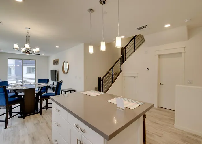 Сasa de vacaciones 1 Mi To Intel Campus! Townhome W/ Pools