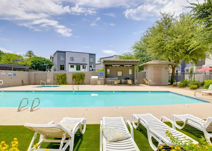 Сasa de vacaciones 1 Mi To Intel Campus! Townhome W/ Pools