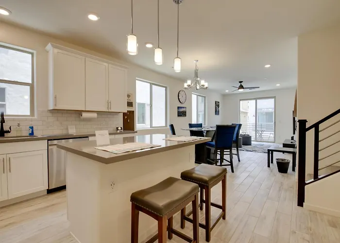 1 Mi To Intel Campus! Townhome W/ Pools Сasa de vacaciones *