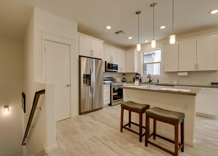 1 Mi To Intel Campus! Townhome W/ Pools Сasa de vacaciones