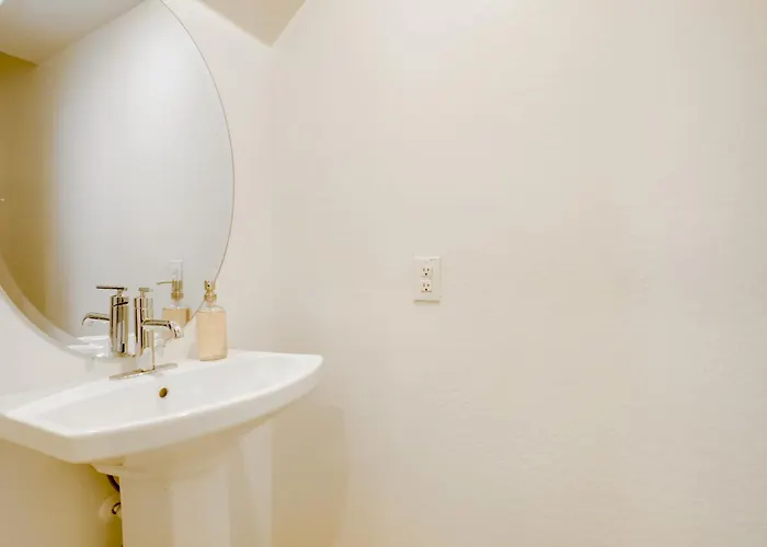 1 Mi To Intel Campus! Townhome W/ Pools * Chandler