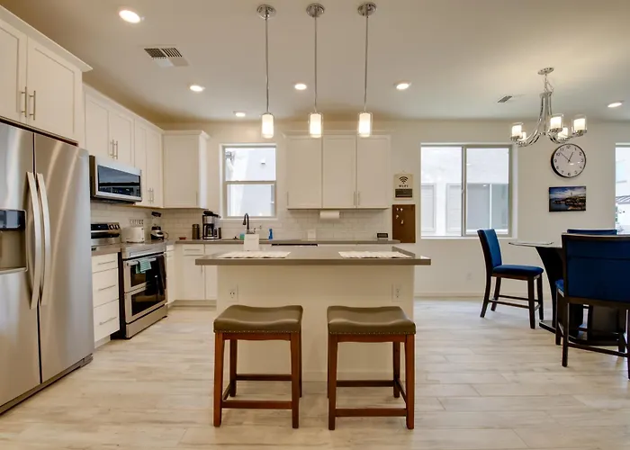 1 Mi To Intel Campus! Townhome W/ Pools